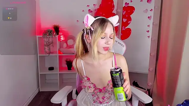 Snapshot of SweetieAngela chatting on February 18, 3:42 am SweetieAngela online show from February 18, 3:42 am