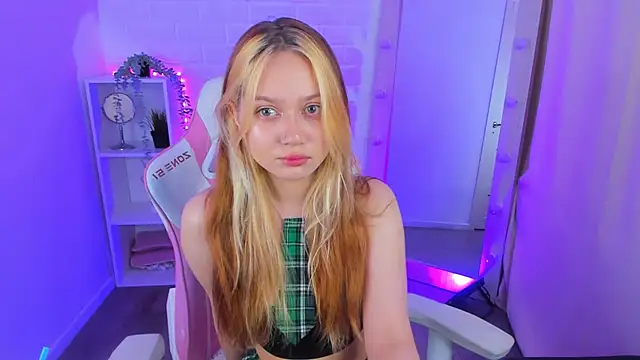 Snapshot of SweetieAngela chatting on September 9, 12:59 pm SweetieAngela online show from September 9, 12:59 pm