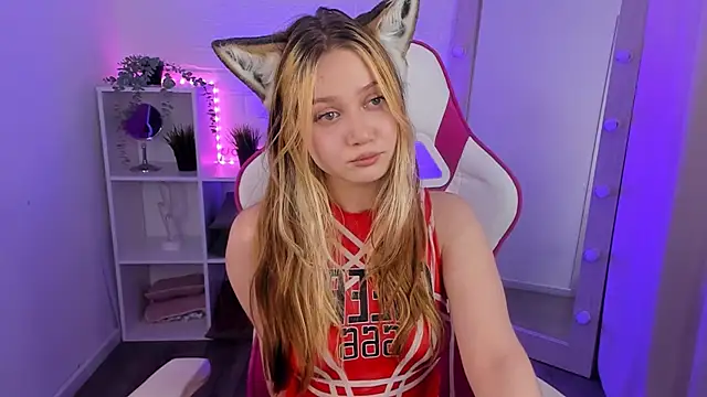 Snapshot of SweetieAngela chatting on October 19, 2:18 pm SweetieAngela online show from October 19, 2:18 pm