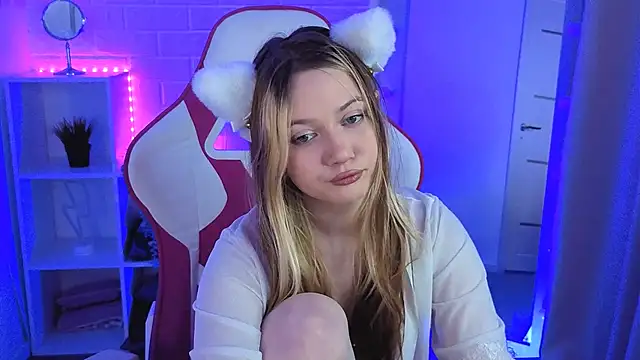 Snapshot of SweetieAngela chatting on December 2, 1:39 pm SweetieAngela online show from December 2, 1:39 pm