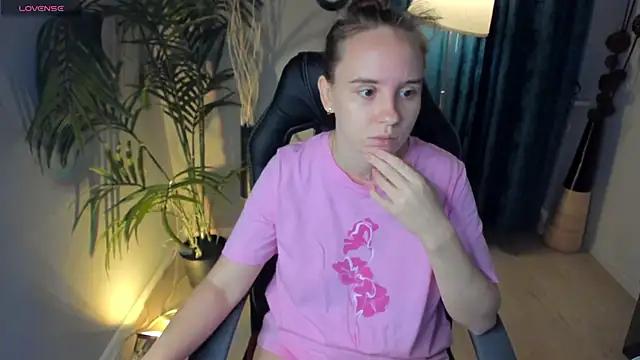 Lika 0ne online show from September 26, 11:58 am