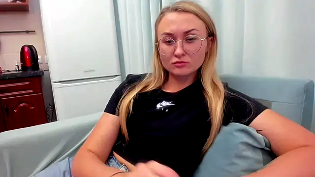 your Goddess Eva online show from September 17, 8:10 pm