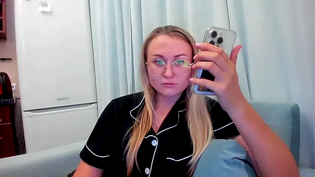 your Goddess Eva online show from September 23, 8:45 pm