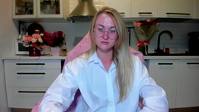 your Goddess Eva online show from September 30, 8:25 pm