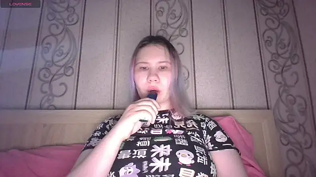 Snapshot of Little_kitsune1707 chatting on September 29, 1:16 pm Little kitsune1707 online show from September 29, 1:16 pm