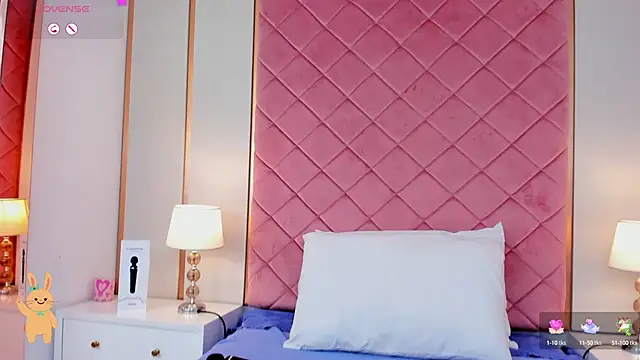 Snapshot of Sopphiaa_Payton chatting on March 2, 12:43 pm Sopphiaa Payton online show from March 2, 12:43 pm