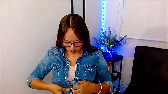 Emilybateee online show from February 20, 7:19 pm