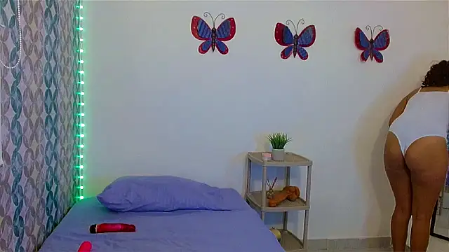 Emilybateee online show from February 27, 5:47 pm