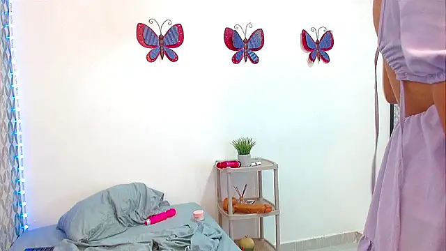 Emilybateee online show from March 1, 7:26 pm