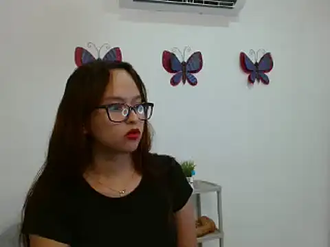 Emilybateee online show from March 7, 8:11 pm