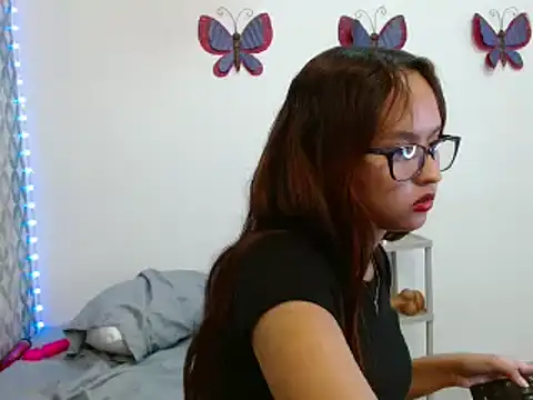 Emilybateee online show from March 7, 11:16 pm