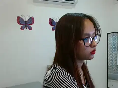 Emilybateee online show from March 8, 9:51 pm