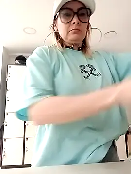 CandieGilson   online show from October 13, 12:38 pm