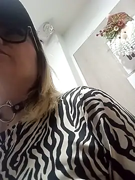 CandieGilson   online show from November 22, 12:15 pm