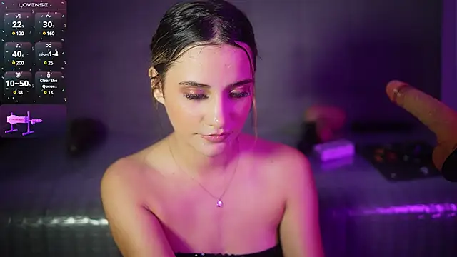 Snapshot of Vaniluu_9 chatting on March 7, 3:08 am Vaniluu 9 online show from March 7, 3:08 am