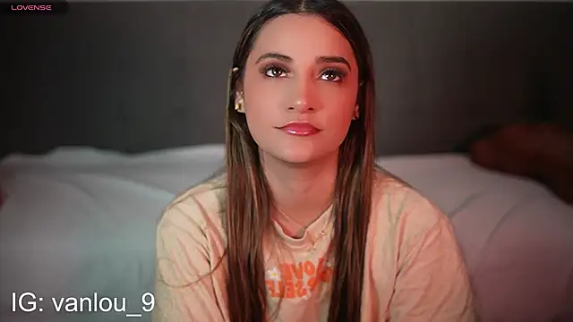 Snapshot of Vaniluu_9 chatting on September 8, 11:48 pm Vaniluu 9 online show from September 8, 11:48 pm