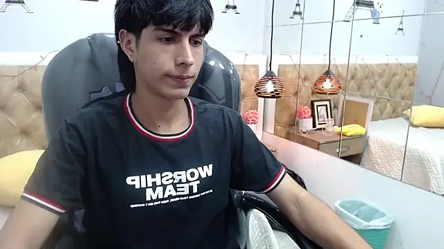 Estiv18  online show from February 13, 1:19 am