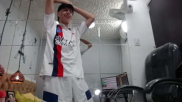 Estiv18  online show from March 22, 11:53 pm