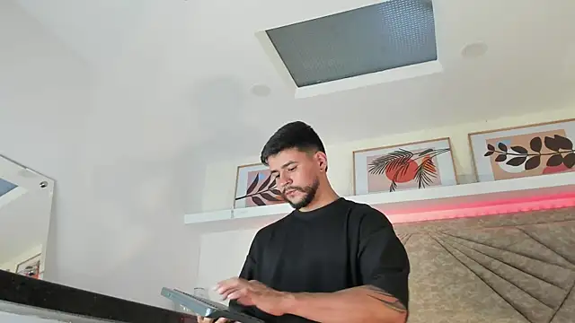 DickGriffith  online show from February 18, 8:03 pm