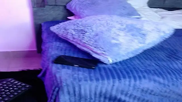 EmilyPacho  online show from March 19, 11:17 am