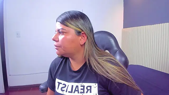 Aida-nicolle online show from September 15, 10:04 am