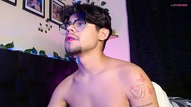 isaac-saenz online show from February 18, 9:42 pm