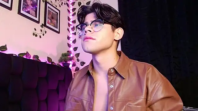 isaac-saenz online show from February 19, 9:36 pm