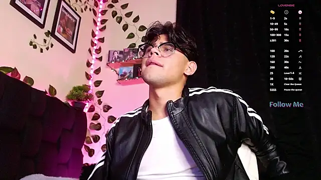 isaac-saenz online show from February 22, 9:26 pm