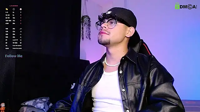 isaac-saenz online show from November 1, 10:01 pm