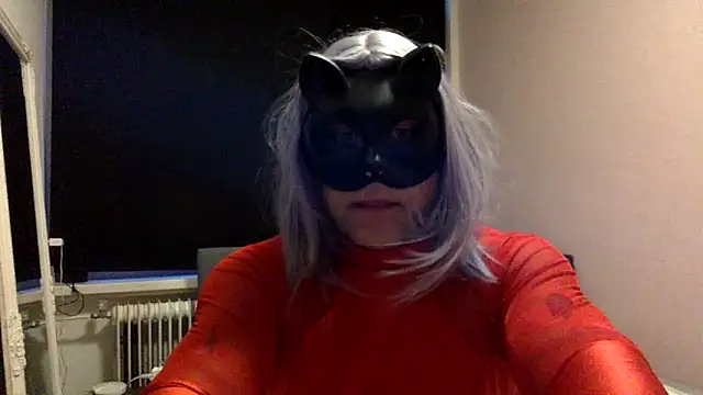 Snapshot of Bleueyez007 chatting on February 27, 6:07 am Bleueyez007 online show from February 27, 6:07 am