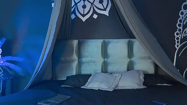 Arii moon online show from September 16, 7:15 pm