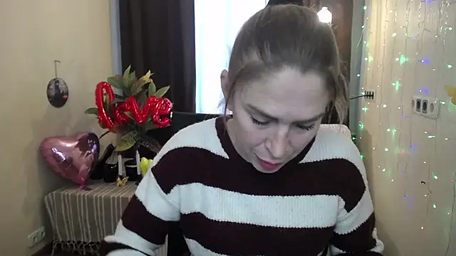 TessaDaybreak online show from February 16, 10:54 am