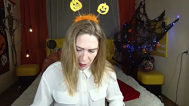 TessaDaybreak online show from October 16, 6:58 am