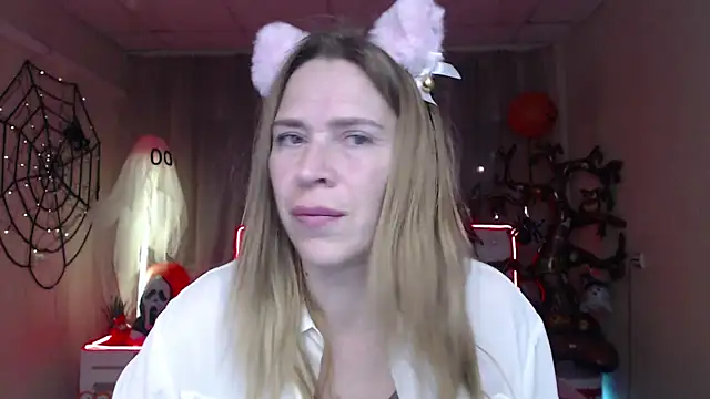 TessaDaybreak online show from October 27, 8:07 am