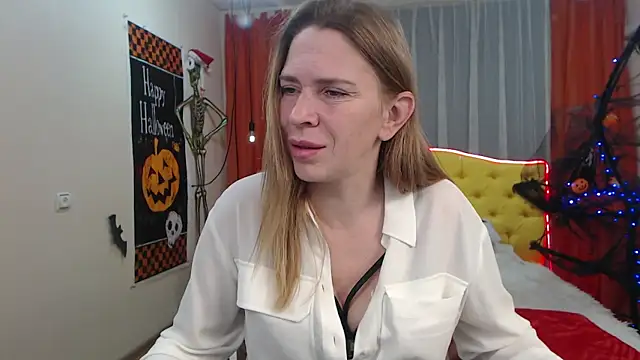 TessaDaybreak online show from November 1, 8:49 am