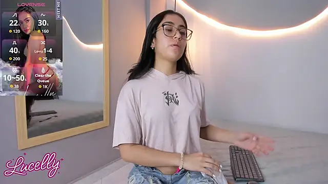 lucelly 15 online show from October 17, 11:46 am