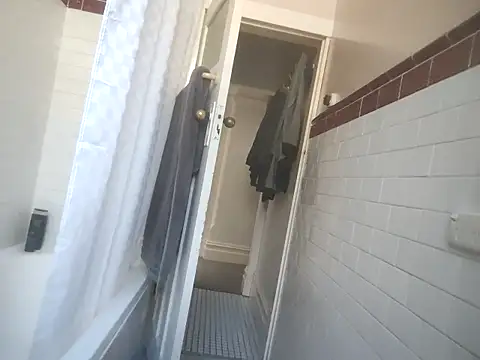 Snapshot of MystiqueRider chatting on October 10, 10:42 pm MystiqueRider online show from October 10, 10:42 pm