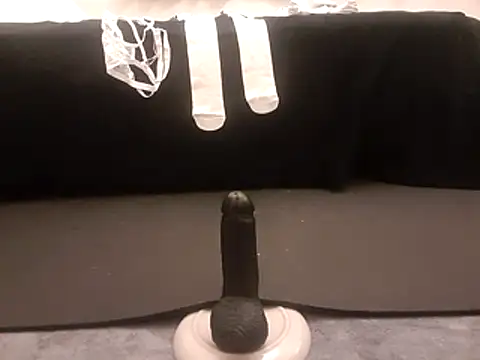 Snapshot of MystiqueRider chatting on October 16, 11:55 am MystiqueRider online show from October 16, 11:55 am