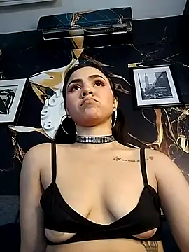 Snapshot of Natty_roberts_ chatting on February 22, 10:20 pm Natty roberts online show from February 22, 10:20 pm