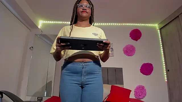 ZahraRose online show from February 26, 11:52 am