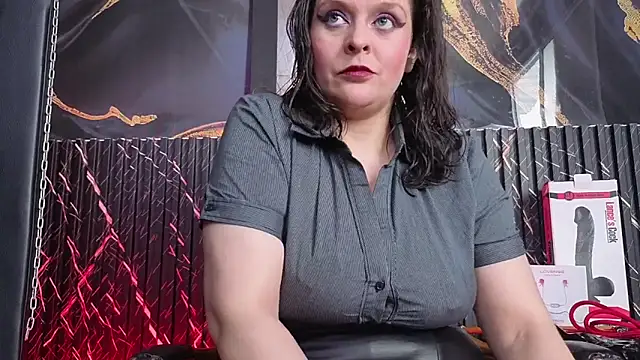 AmandaKovich online show from November 18, 7:18 pm