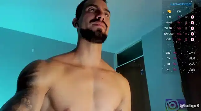 Snapshot of K_cique chatting on March 6, 12:10 am K cique online show from March 6, 12:10 am