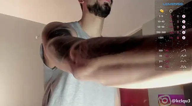 Snapshot of K_cique chatting on March 18, 12:16 am K cique online show from March 18, 12:16 am