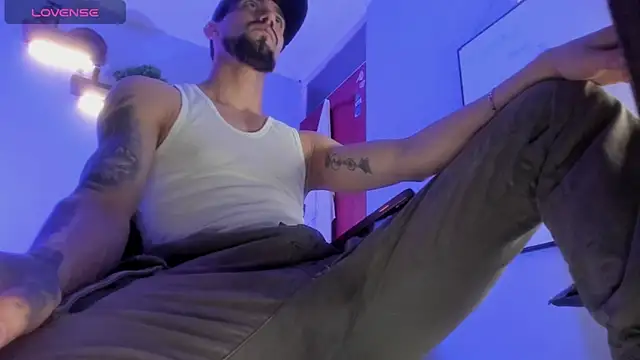 Snapshot of K_cique chatting on October 30, 12:01 am K cique online show from October 30, 12:01 am