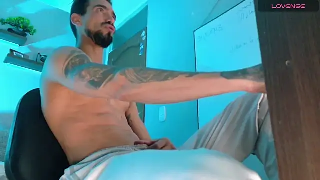 Snapshot of K_cique chatting on November 4, 12:10 am K cique online show from November 4, 12:10 am