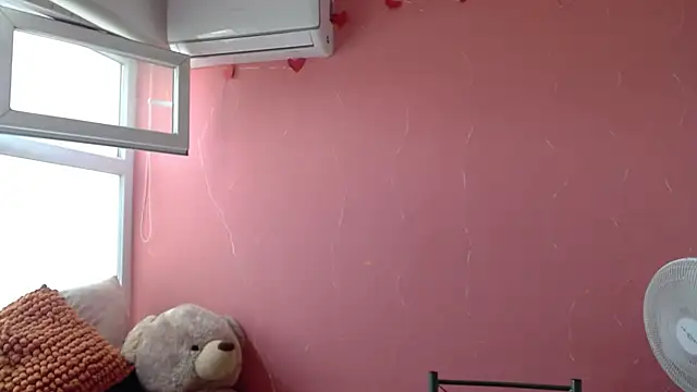 morahaze online show from February 19, 5:27 pm