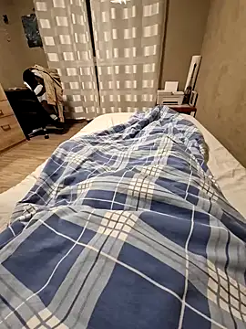 Snapshot of DerechteJunge chatting on February 14, 2:28 am DerechteJunge online show from February 14, 2:28 am