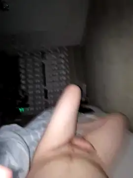 Snapshot of DerechteJunge chatting on February 24, 2:40 am DerechteJunge online show from February 24, 2:40 am