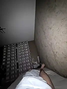 Snapshot of DerechteJunge chatting on February 24, 5:43 am DerechteJunge online show from February 24, 5:43 am