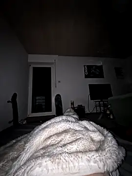 Snapshot of DerechteJunge chatting on October 19, 2:01 am DerechteJunge online show from October 19, 2:01 am